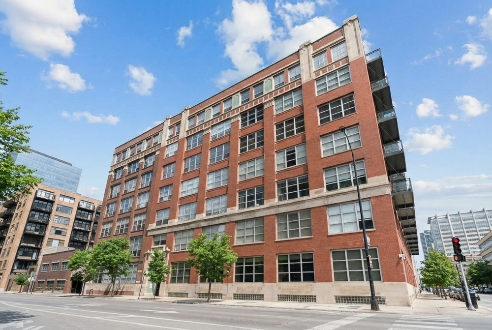 333 S Des Plaines Street Unit: 306