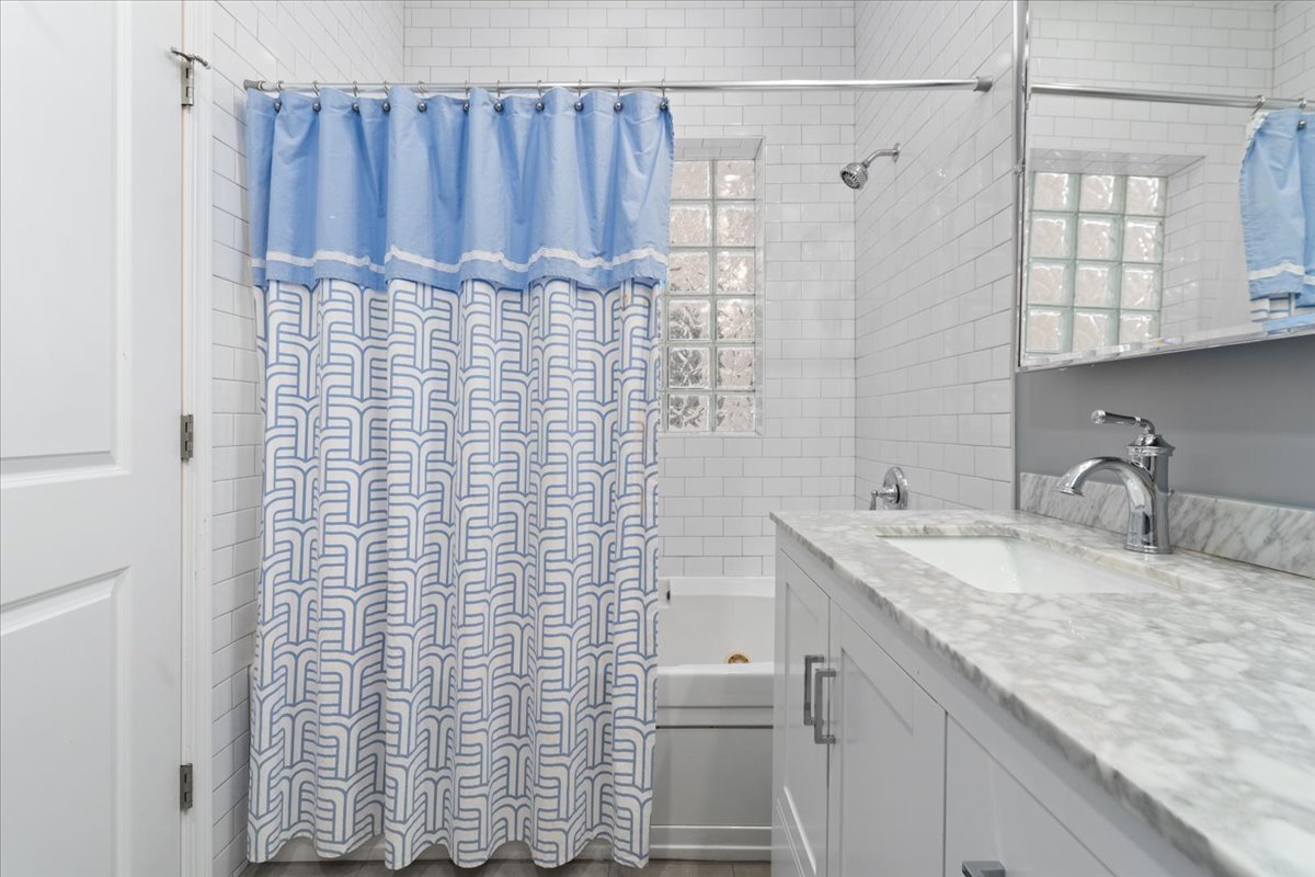 1310 W Fletcher Street Unit: 1E