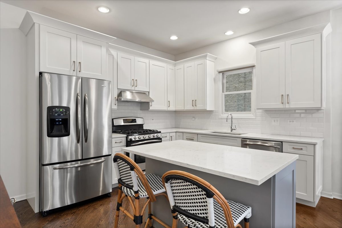 1310 W Fletcher Street Unit: 1E