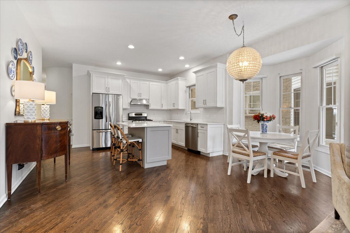 1310 W Fletcher Street Unit: 1E
