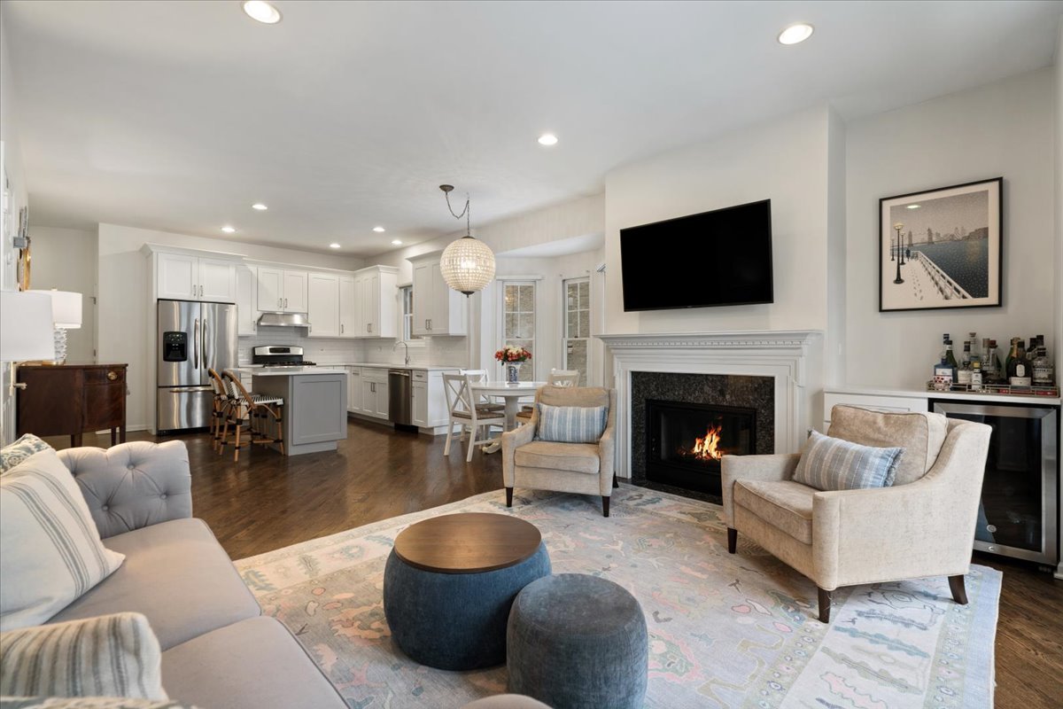 1310 W Fletcher Street Unit: 1E