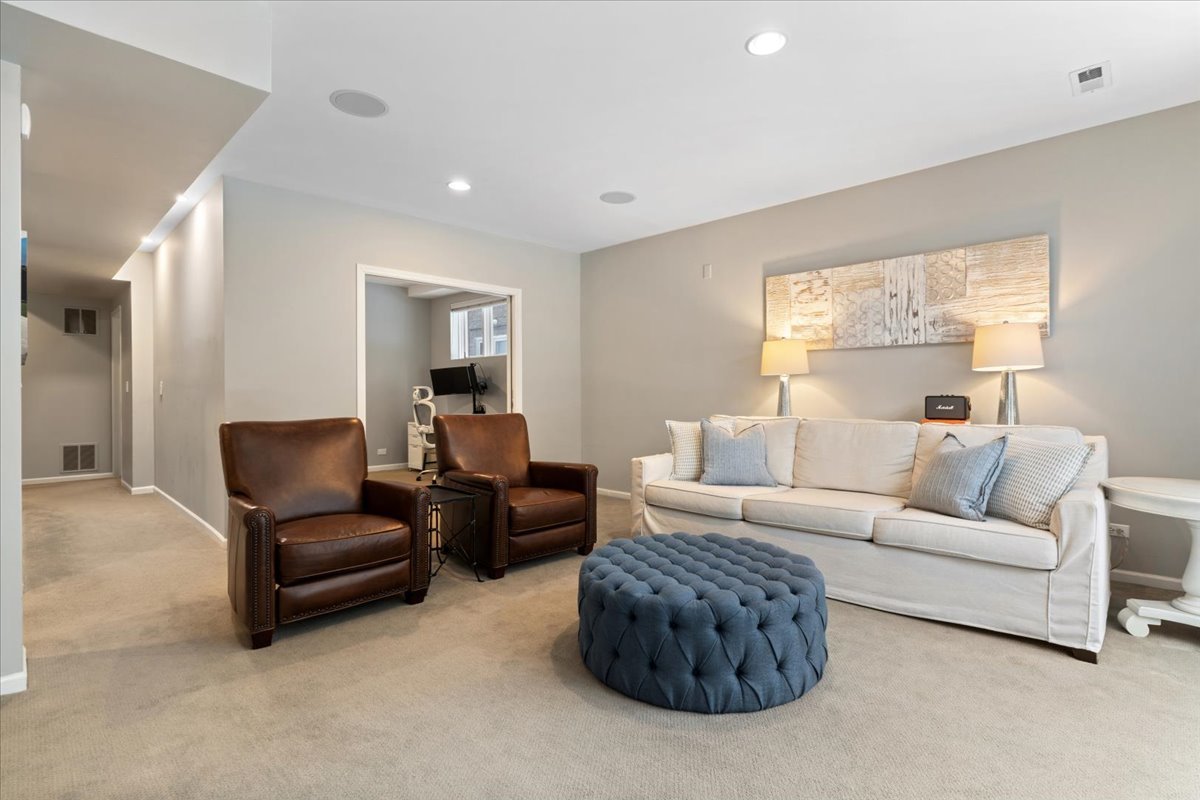 1310 W Fletcher Street Unit: 1E