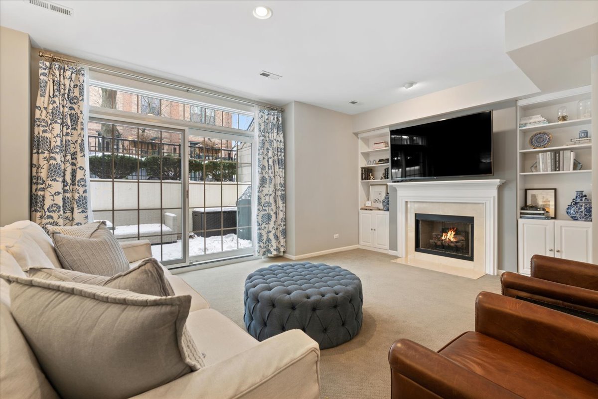 1310 W Fletcher Street Unit: 1E
