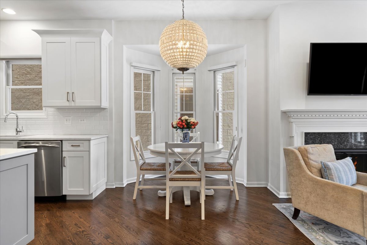 1310 W Fletcher Street Unit: 1E