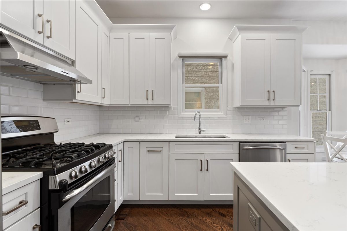 1310 W Fletcher Street Unit: 1E