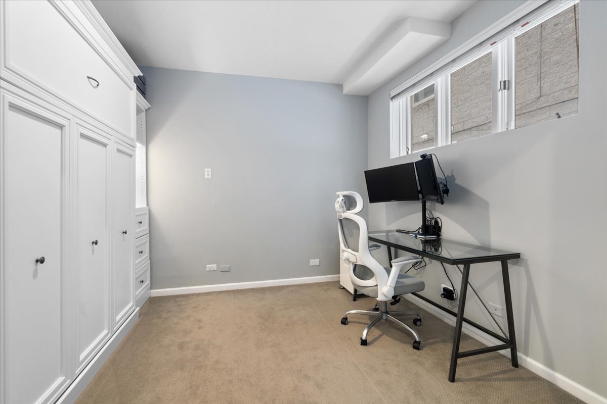 1310 W Fletcher Street Unit: 1E