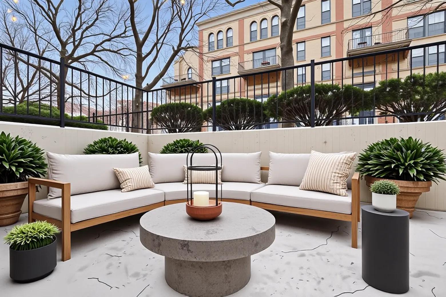 1310 W Fletcher Street Unit: 1E