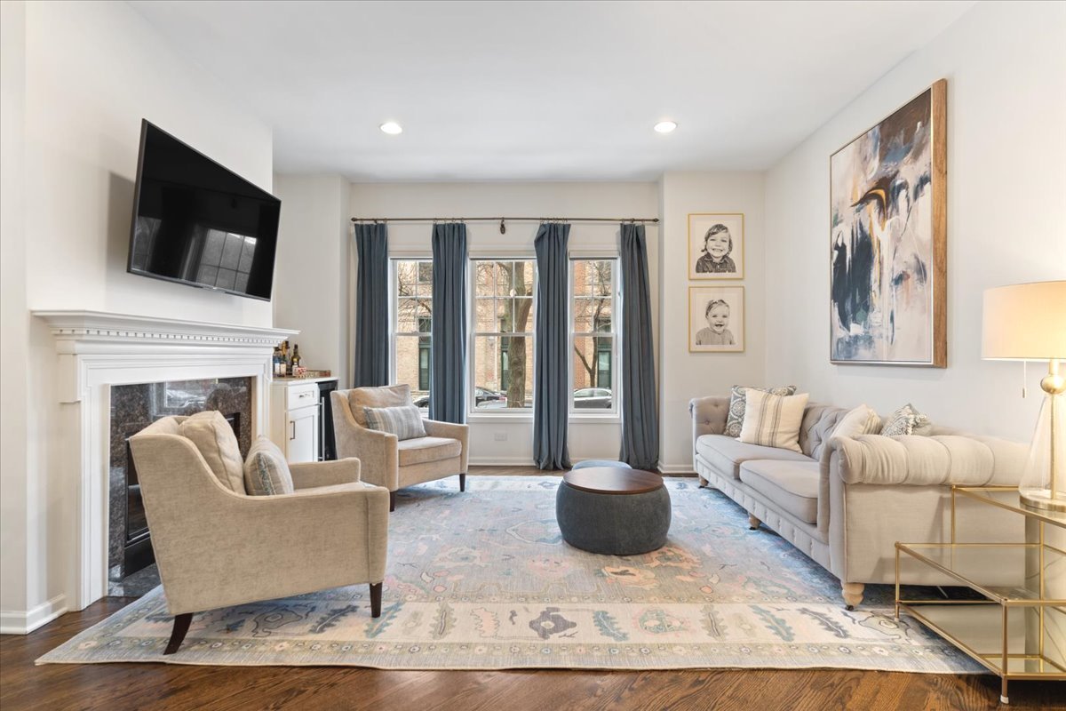 1310 W Fletcher Street Unit: 1E