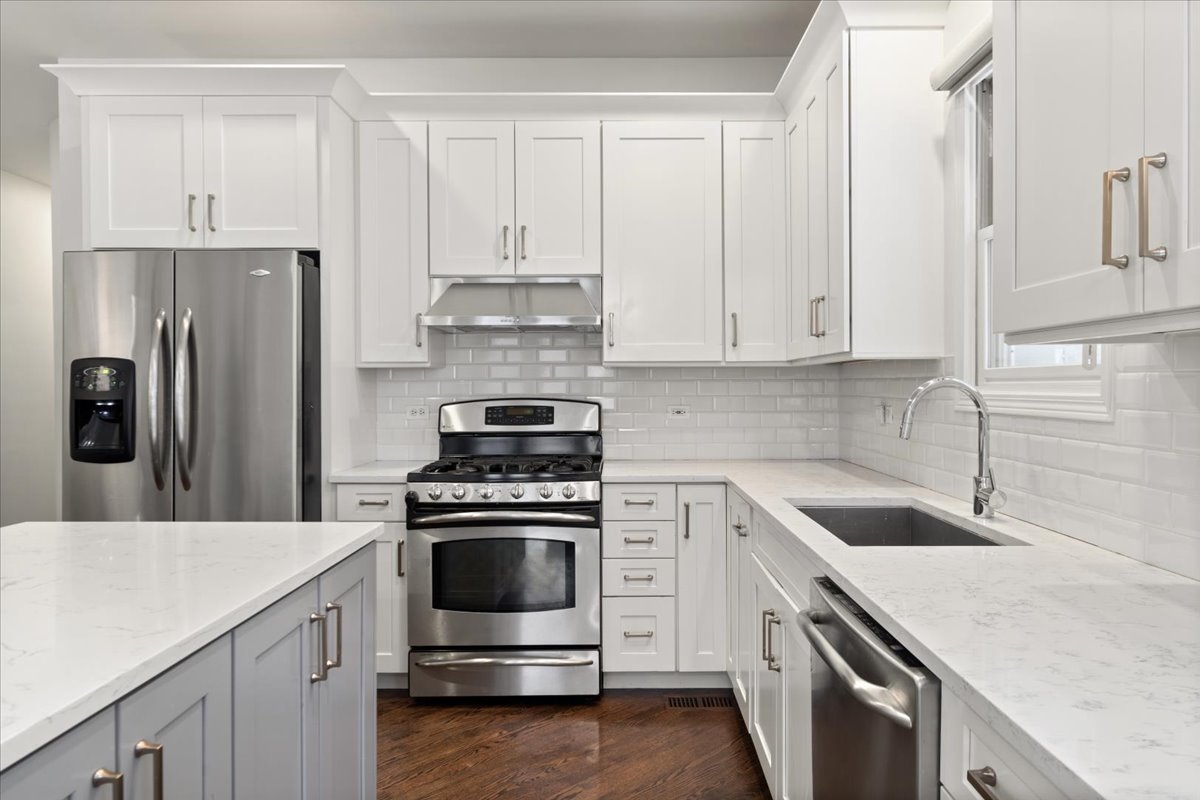 1310 W Fletcher Street Unit: 1E