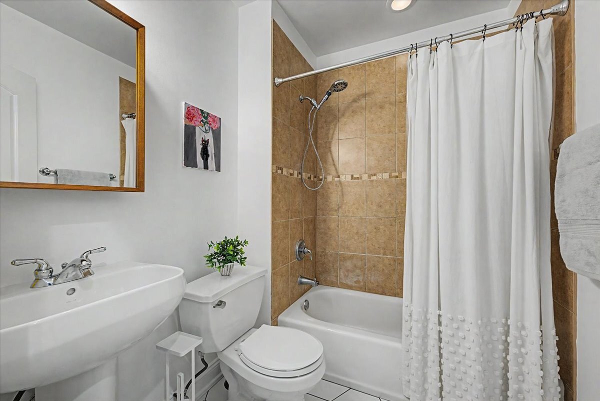 2739 W Thomas Street Unit: 2