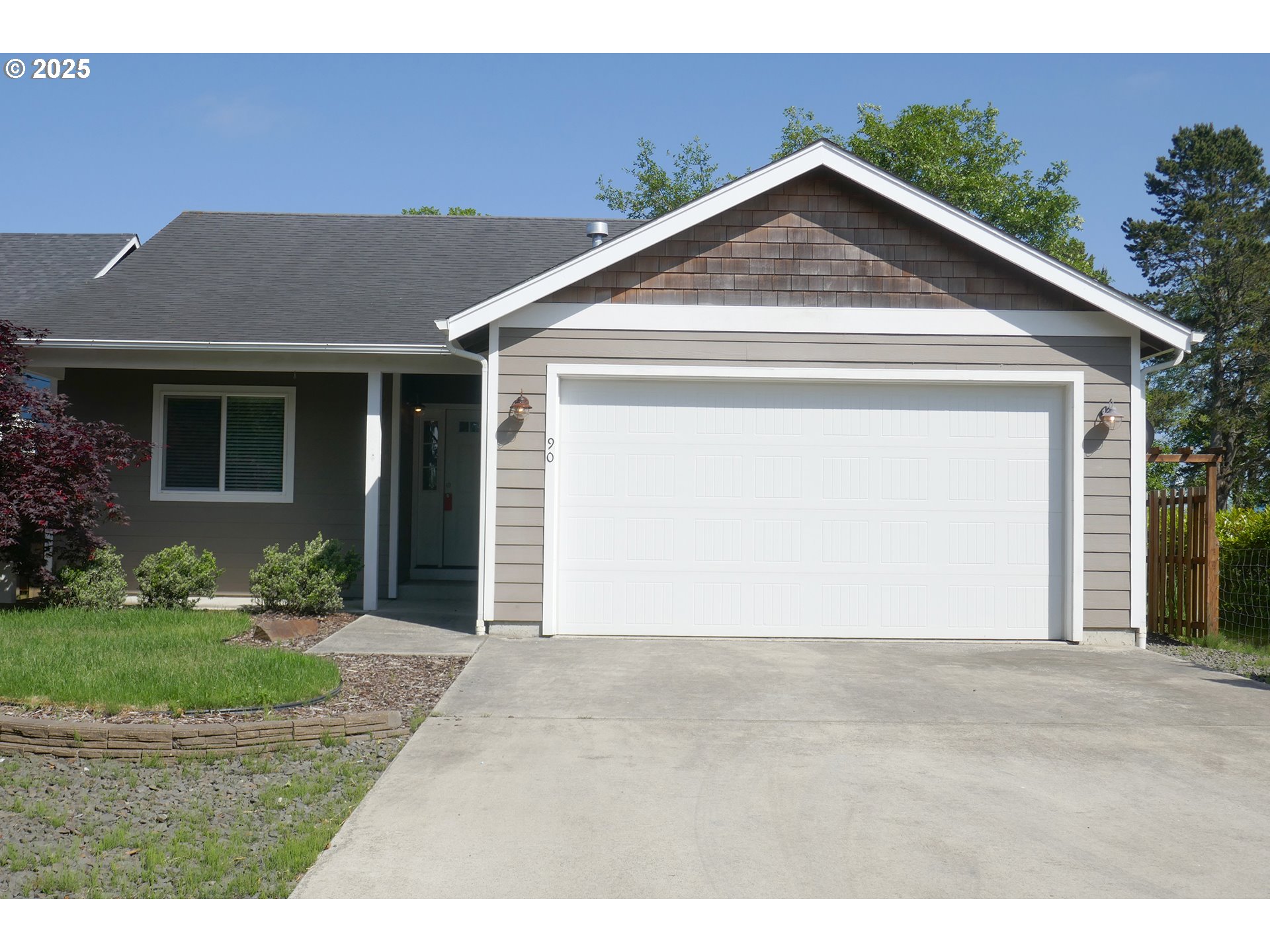 90 NW BIRCH AVE