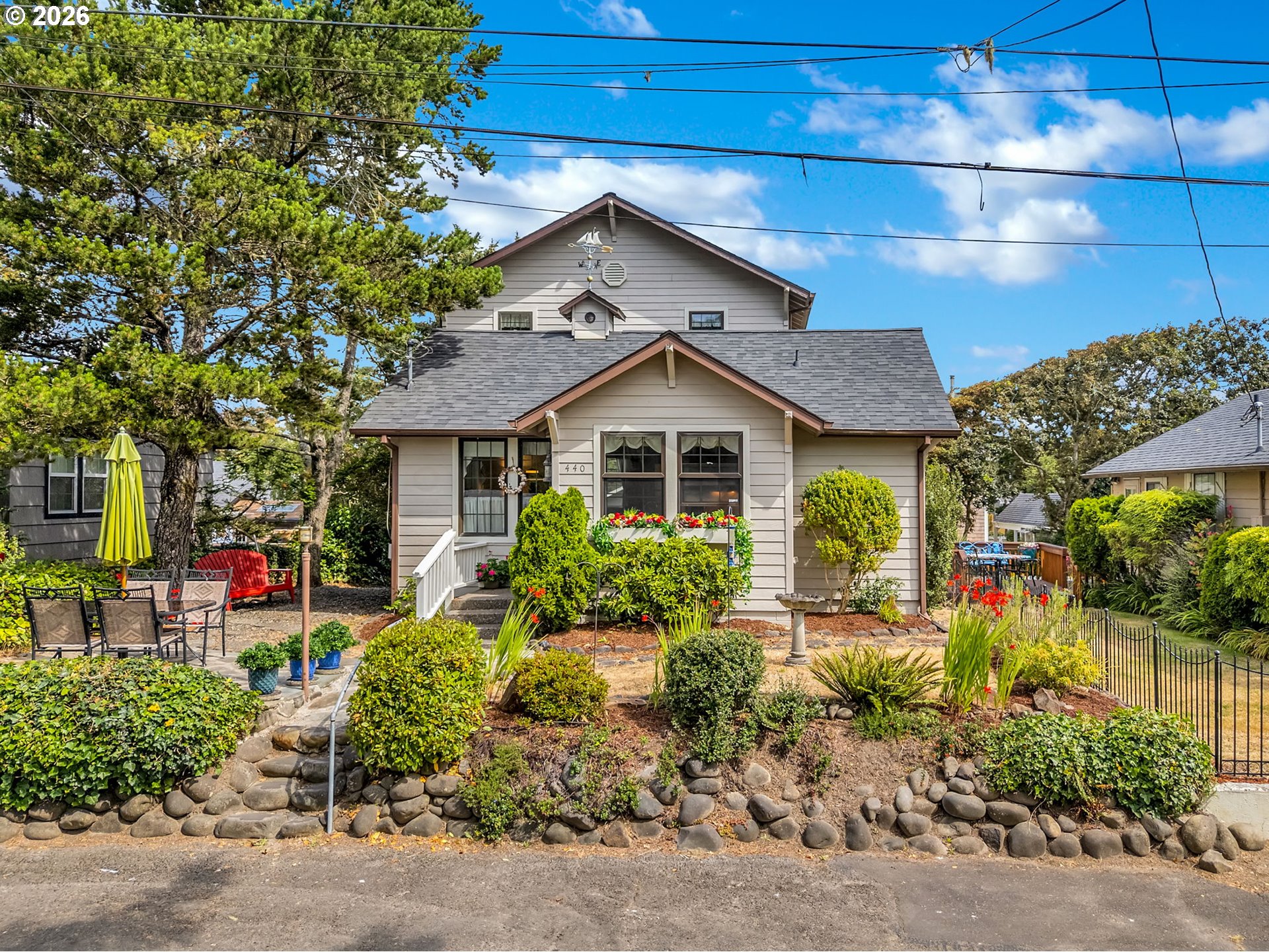 440 NW Franklin AVE