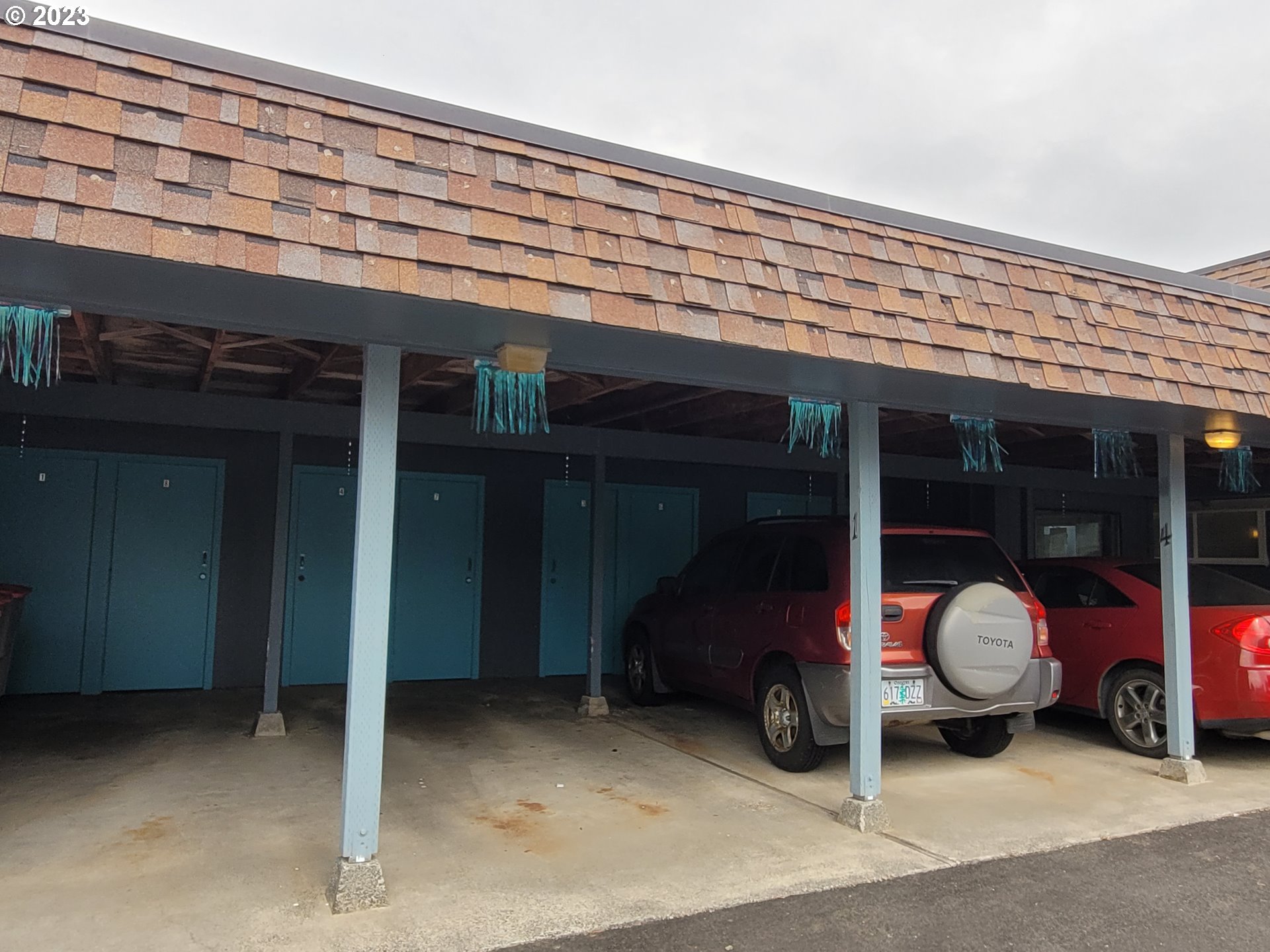 1041 BEACH DR