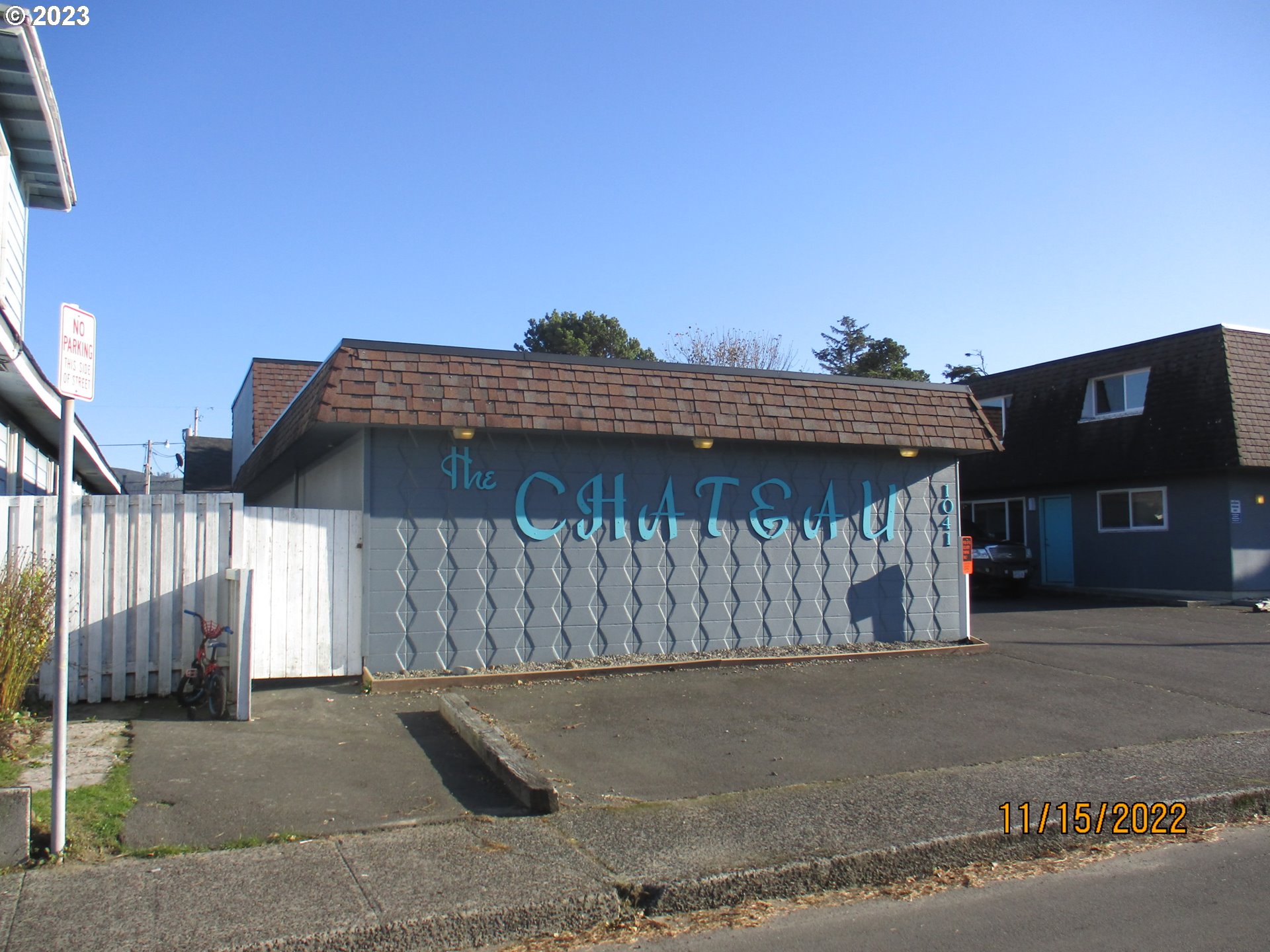 1041 BEACH DR