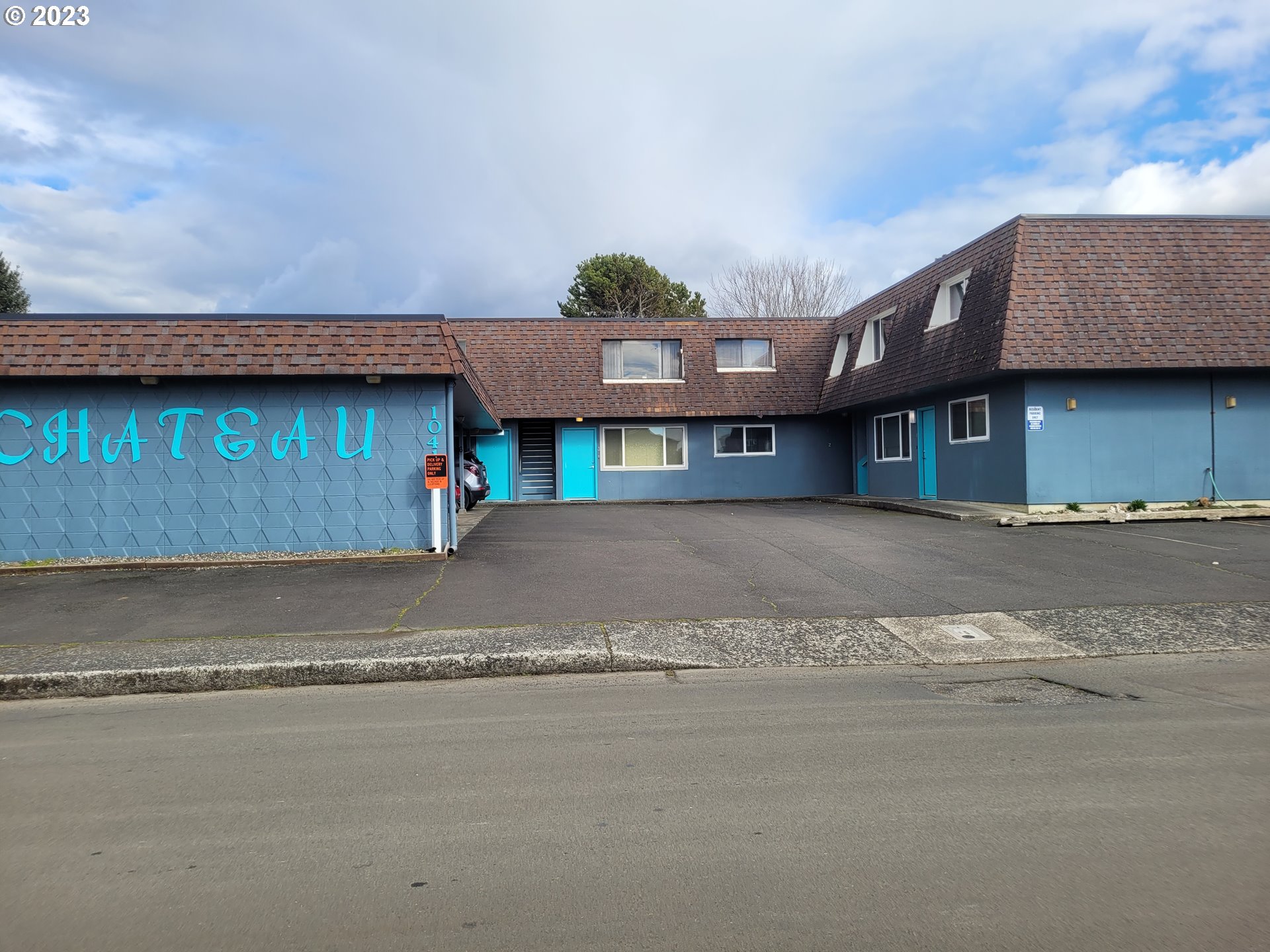 1041 BEACH DR