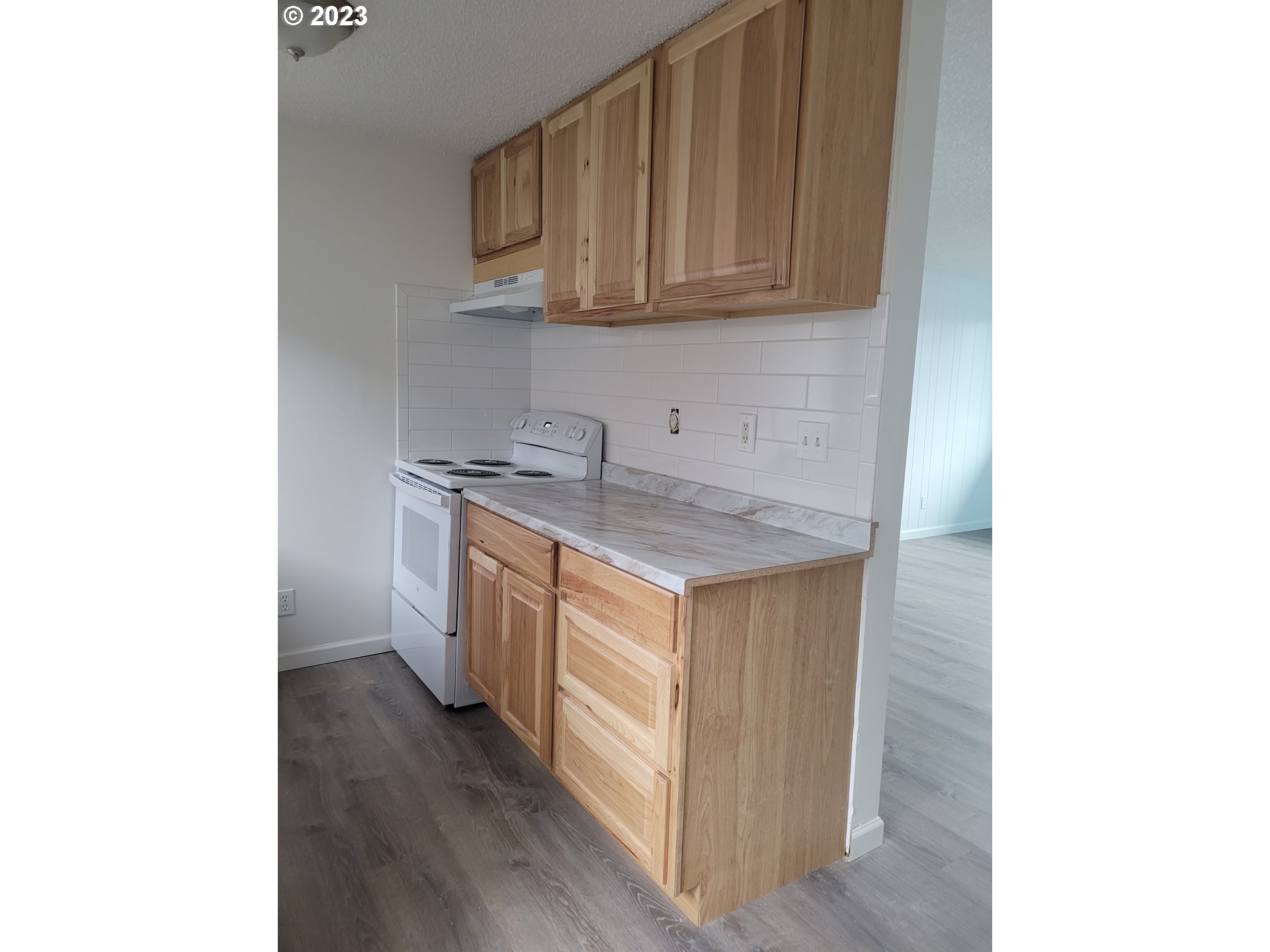 1041 BEACH DR