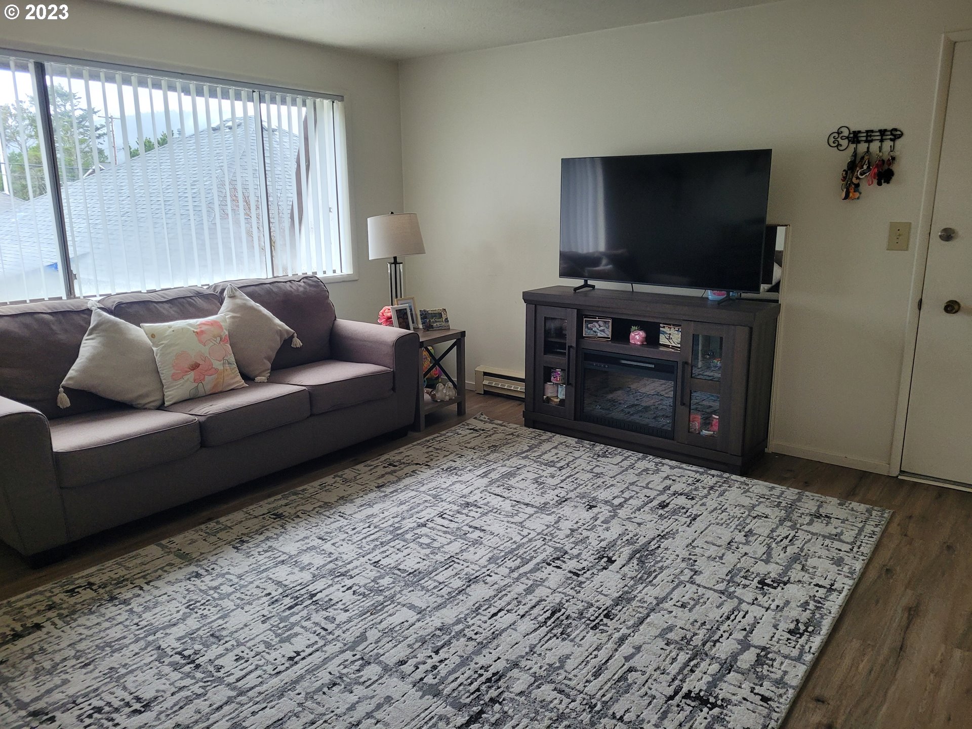 1041 BEACH DR