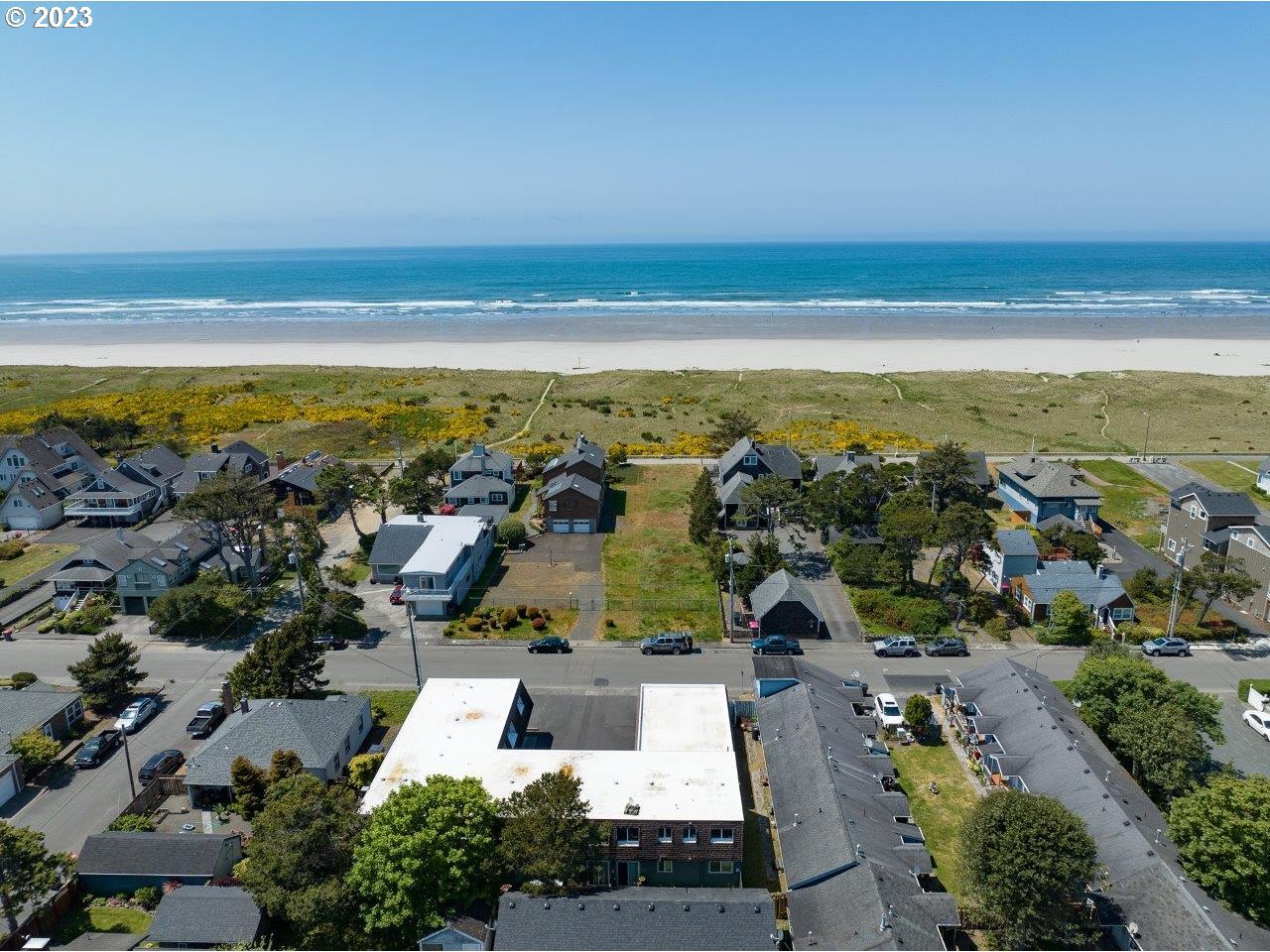 1041 BEACH DR