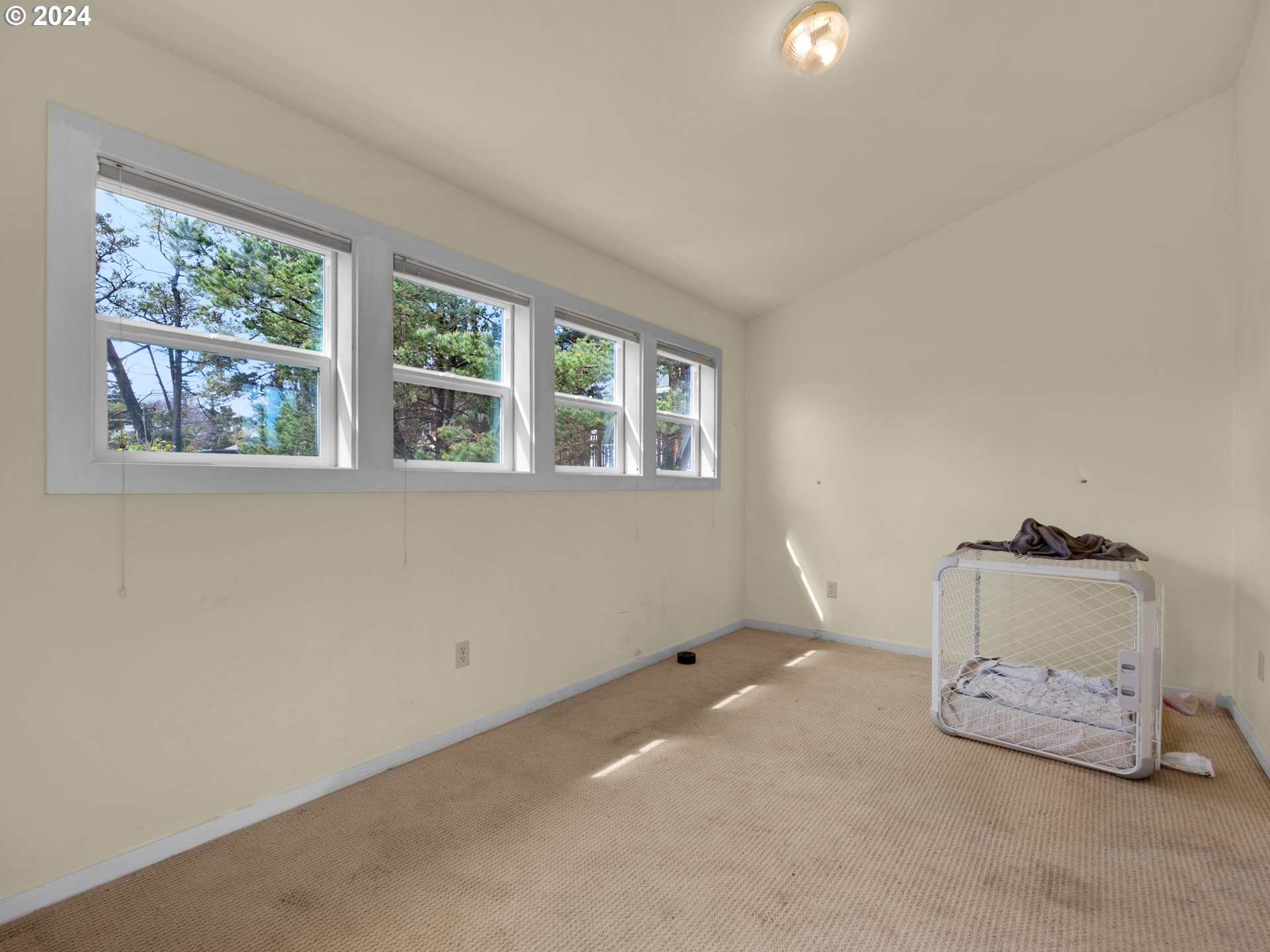 211 10TH AVE