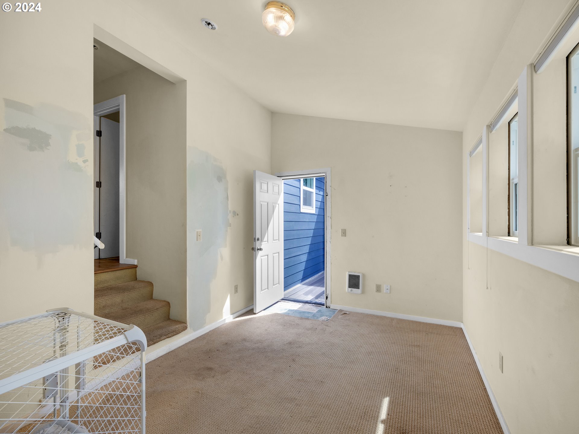 211 10TH AVE
