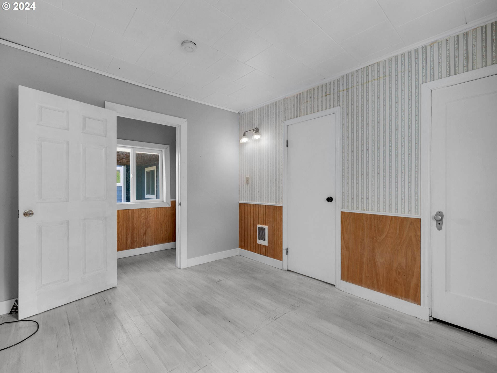 211 10TH AVE