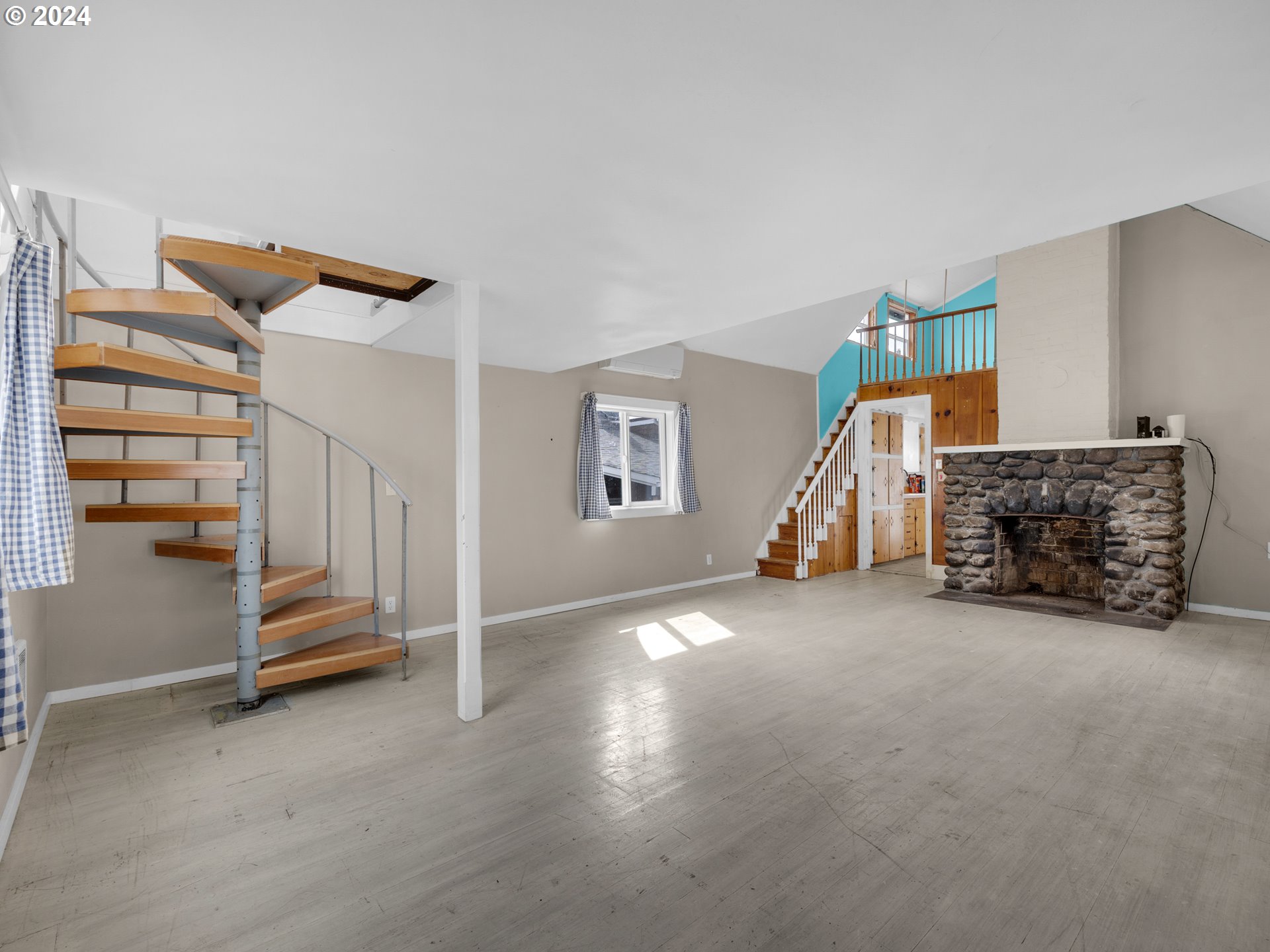 211 10TH AVE