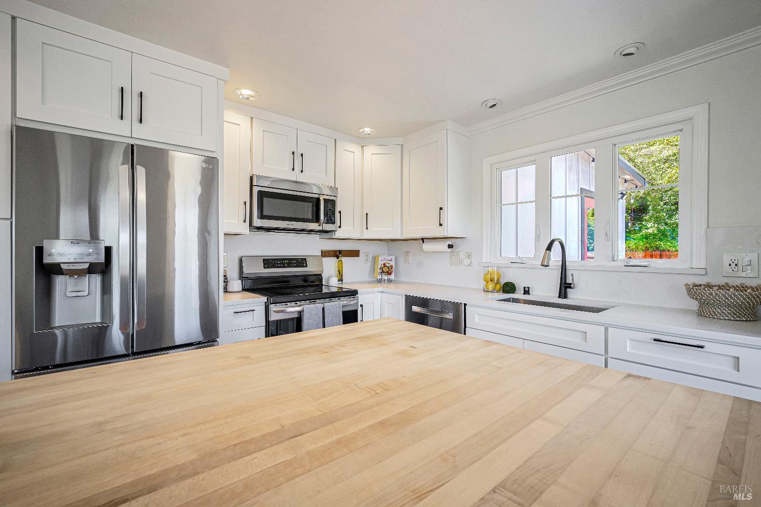 9369 Champs De Elysees