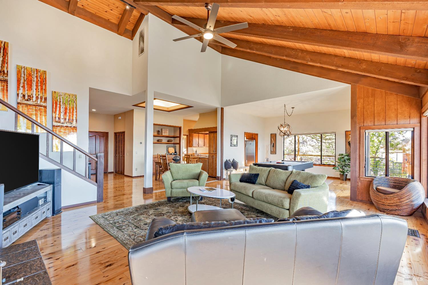 1180 Crestmont Dr