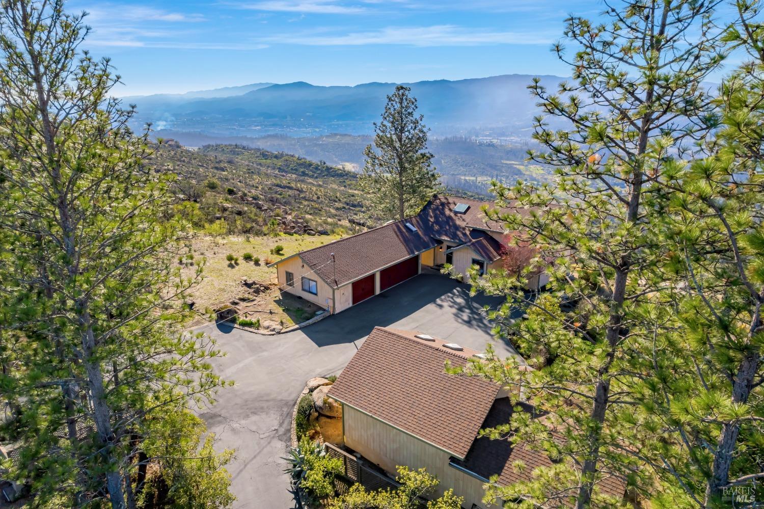 1180 Crestmont Dr