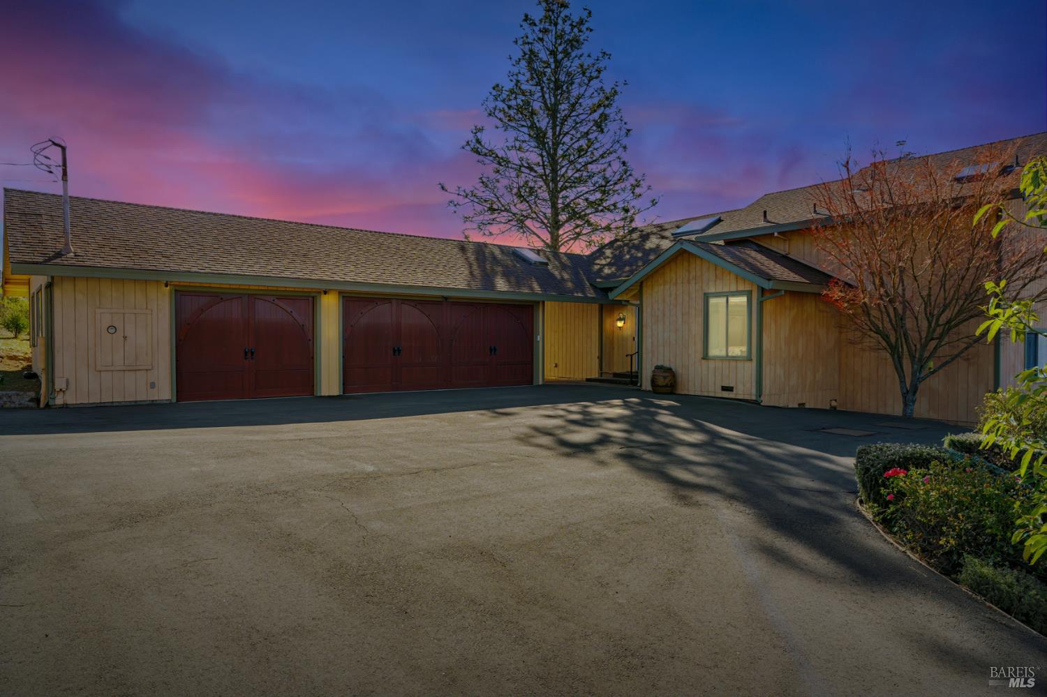 1180 Crestmont Dr