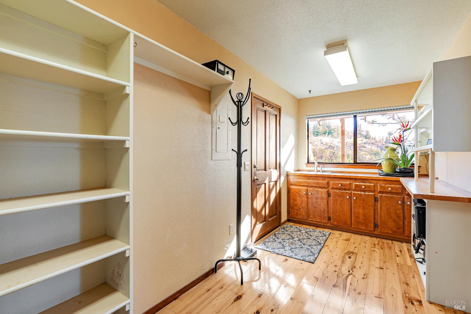 1180 Crestmont Dr
