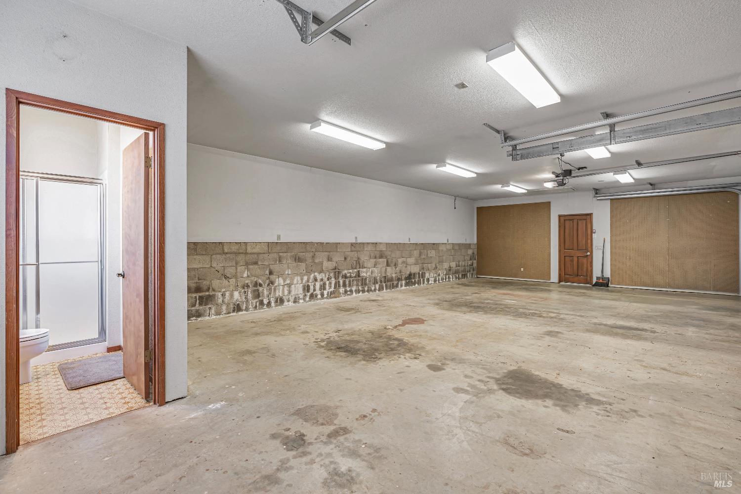 1180 Crestmont Dr