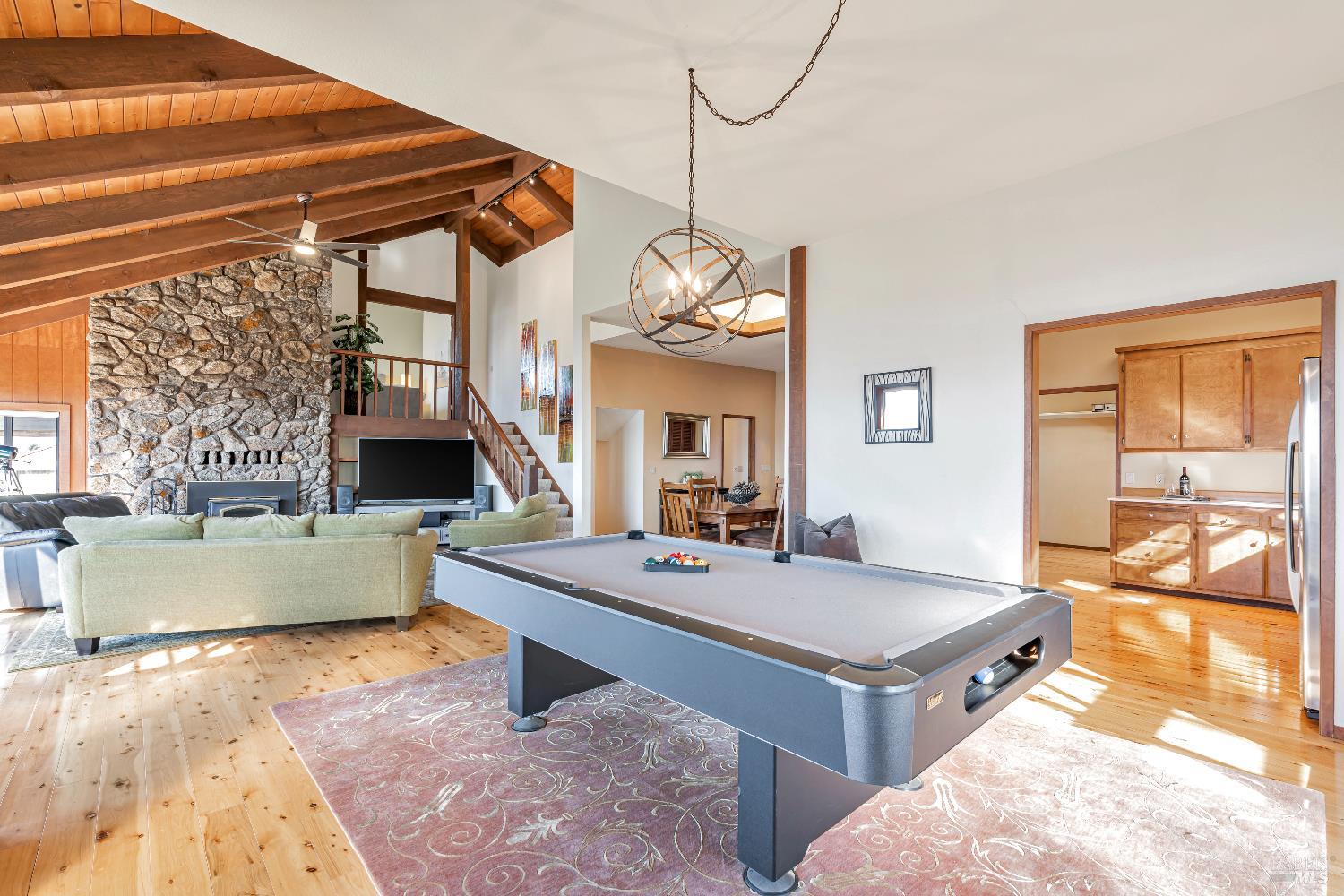 1180 Crestmont Dr