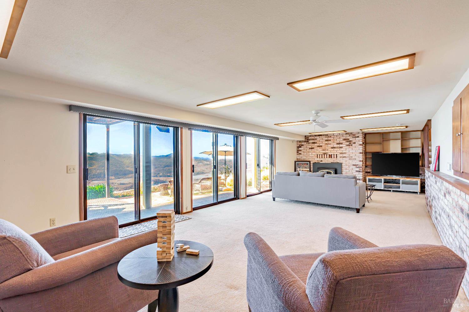 1180 Crestmont Dr