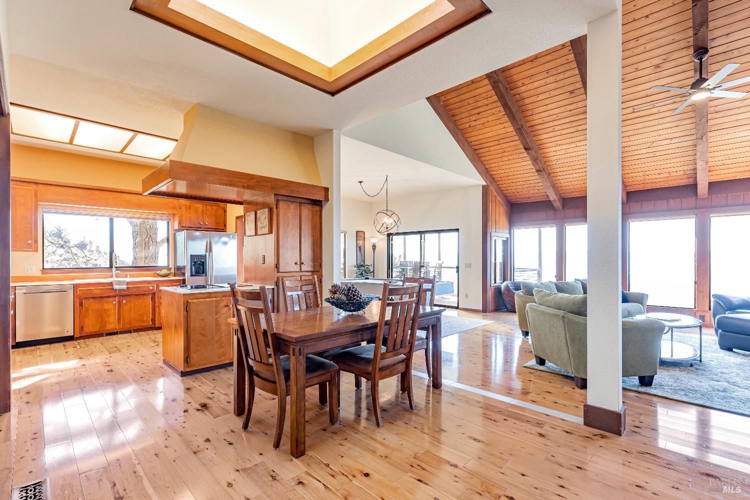 1180 Crestmont Dr