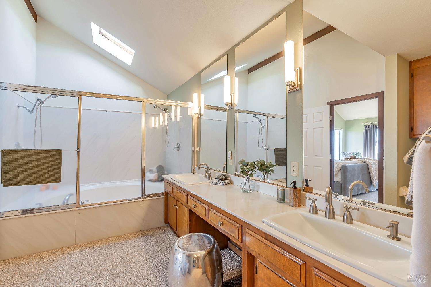 1180 Crestmont Dr
