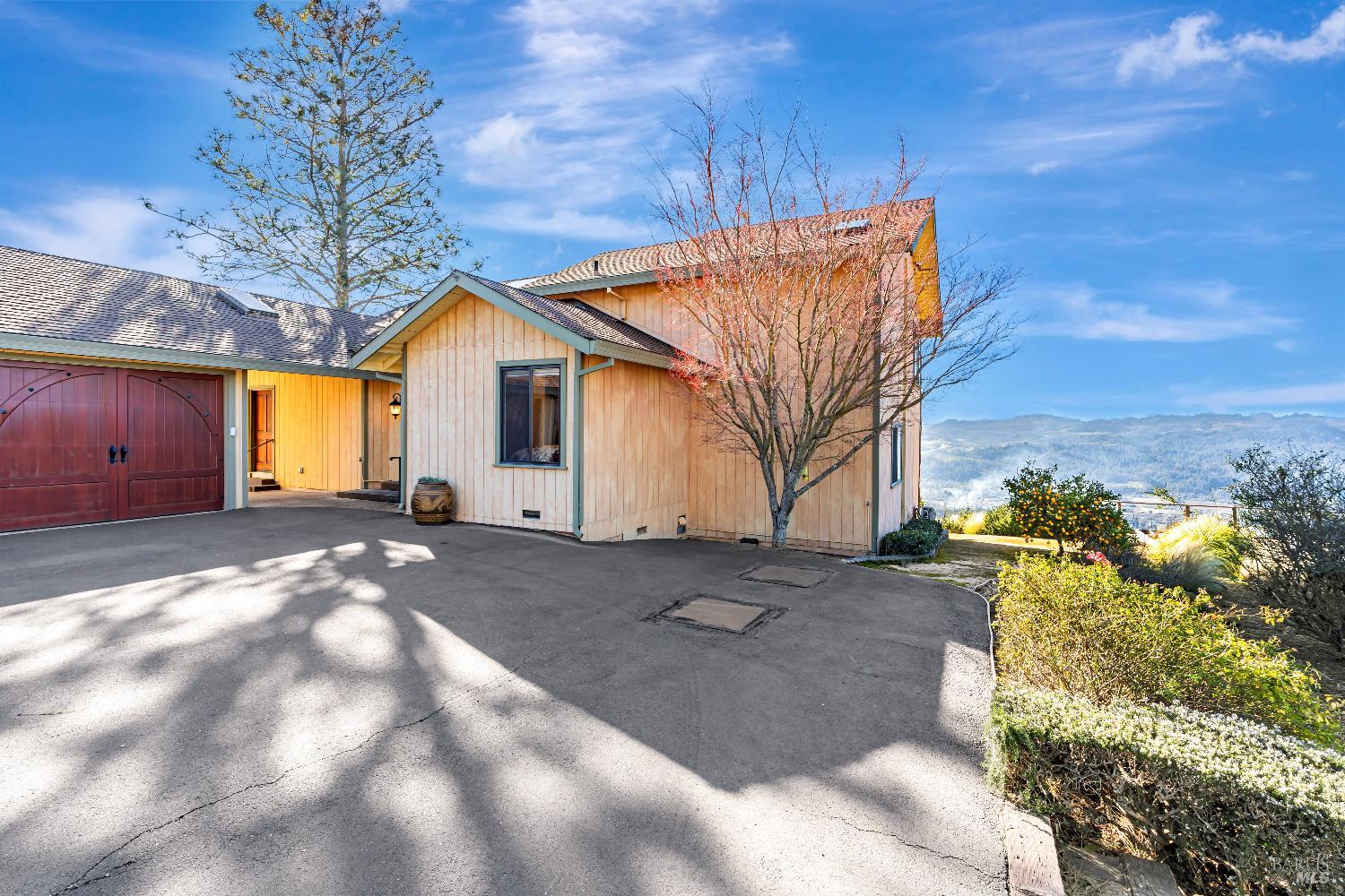 1180 Crestmont Dr