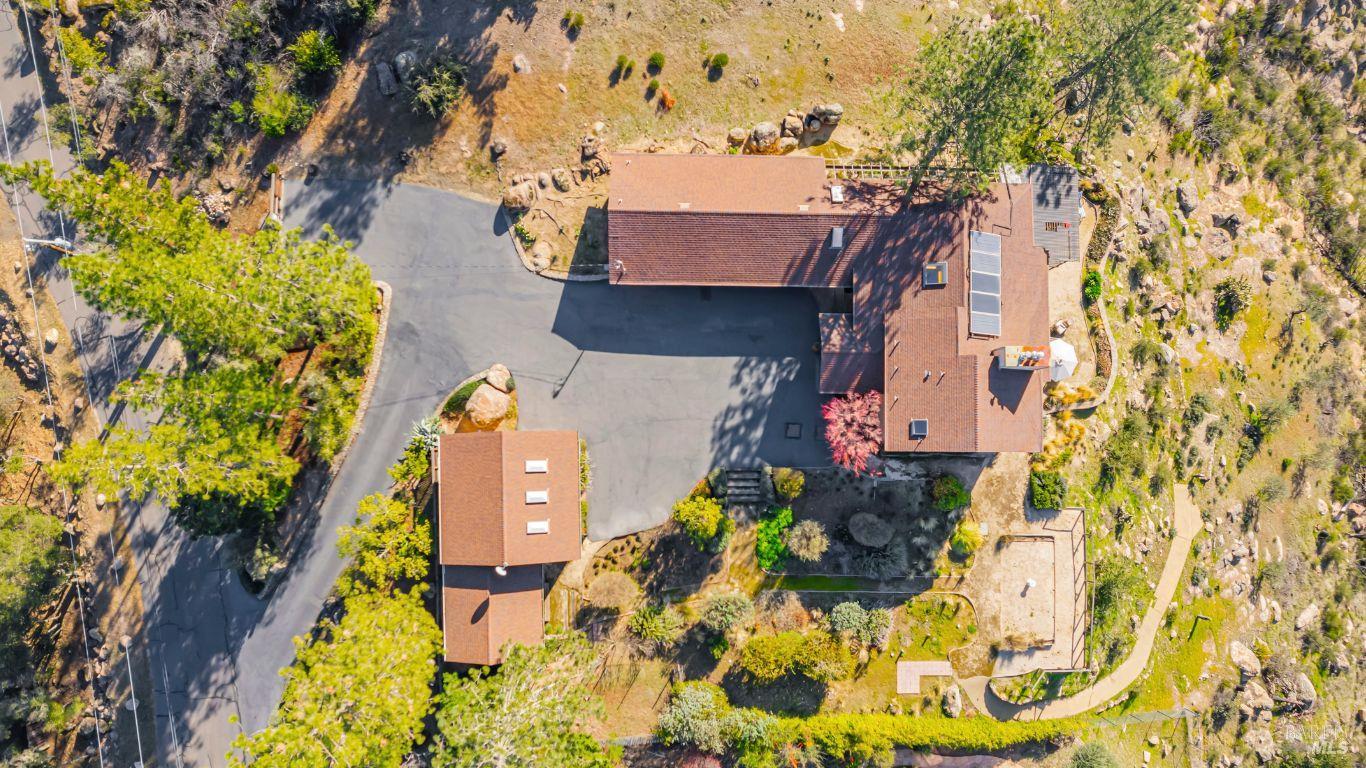 1180 Crestmont Dr