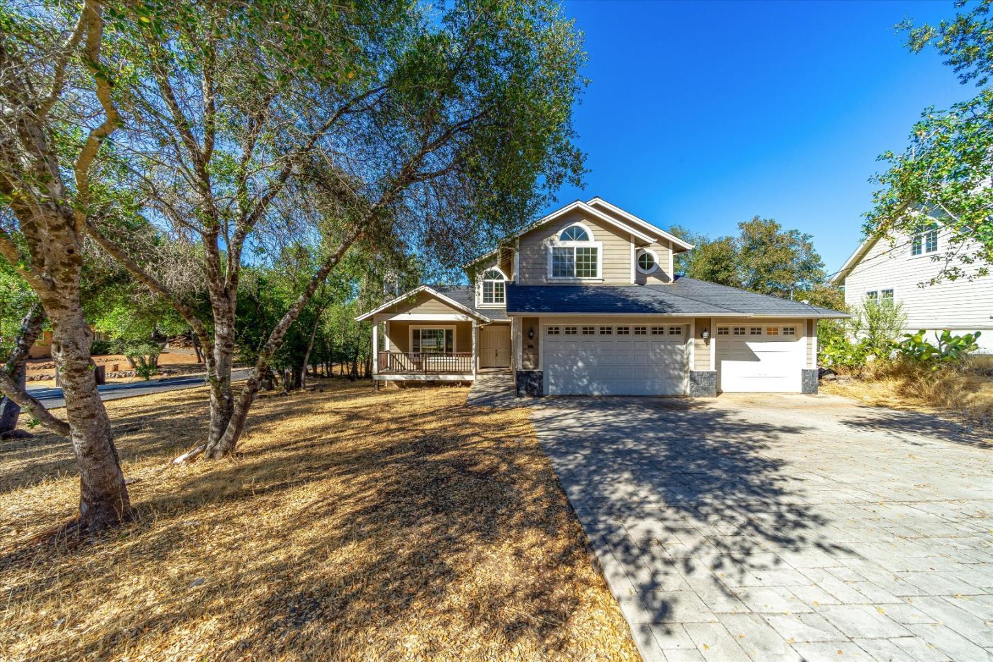 2404 Harness DR