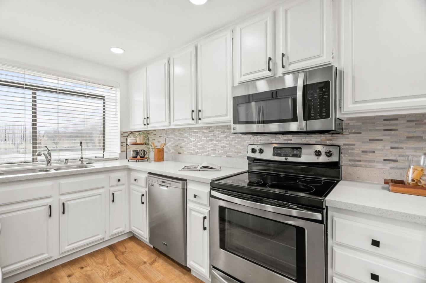 6474 Buena Vista DR B