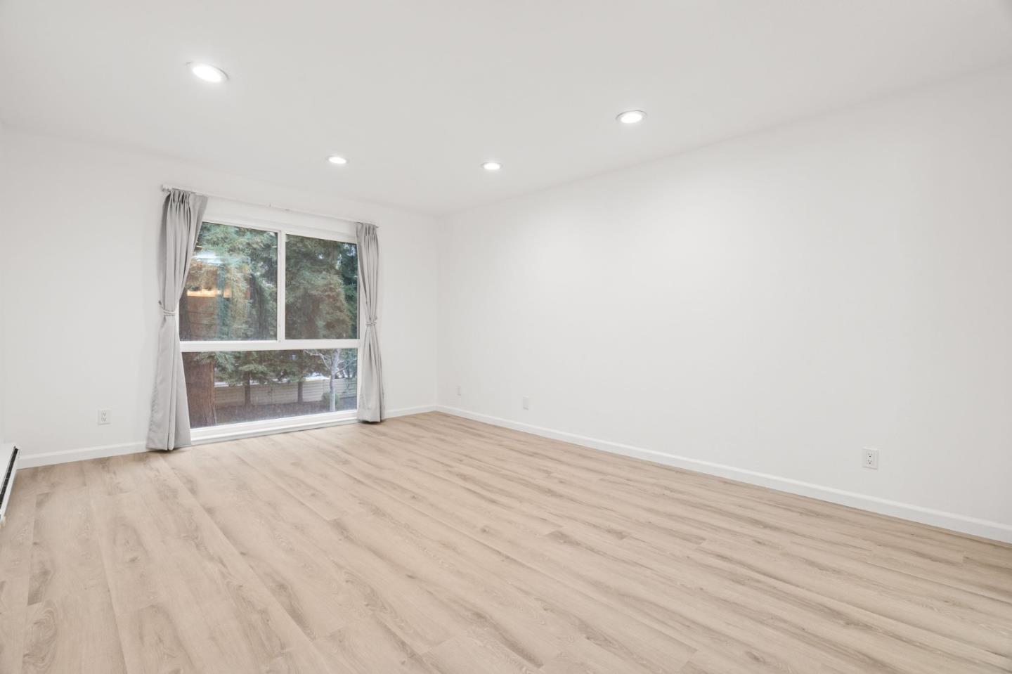1033 Crestview Drive 207