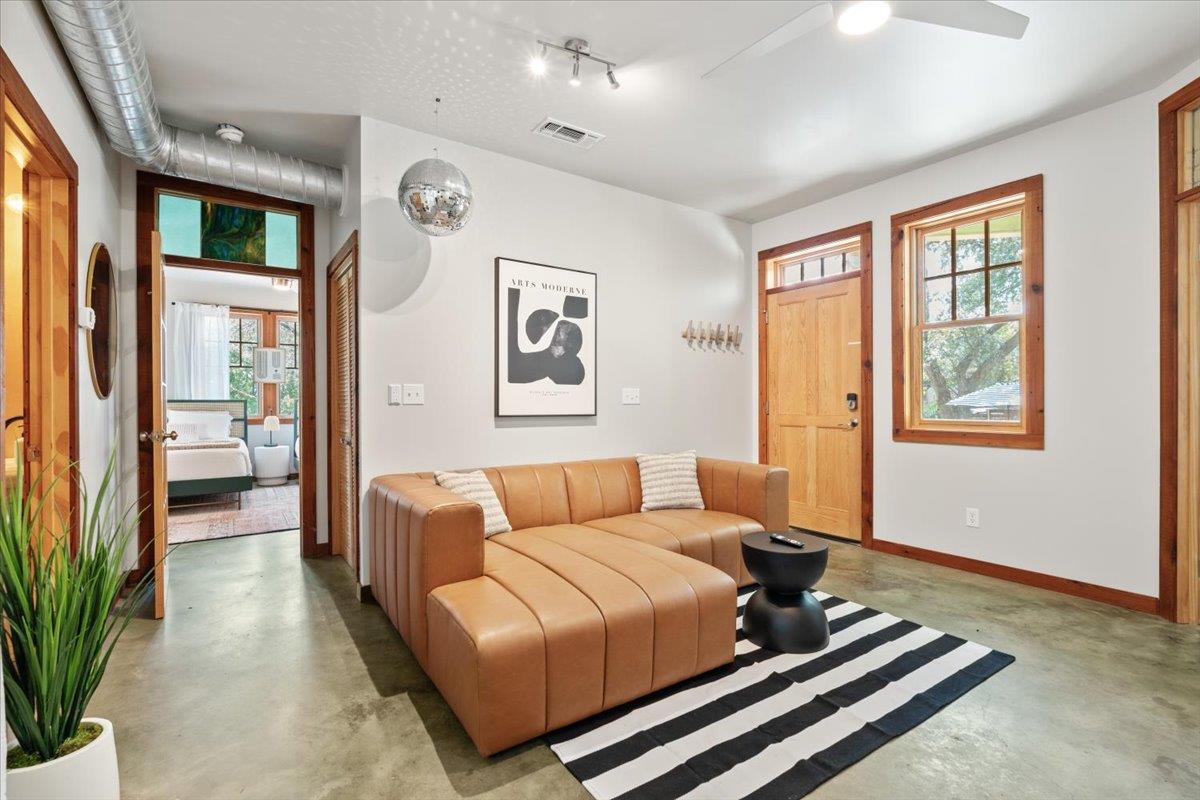 405 Academy DR