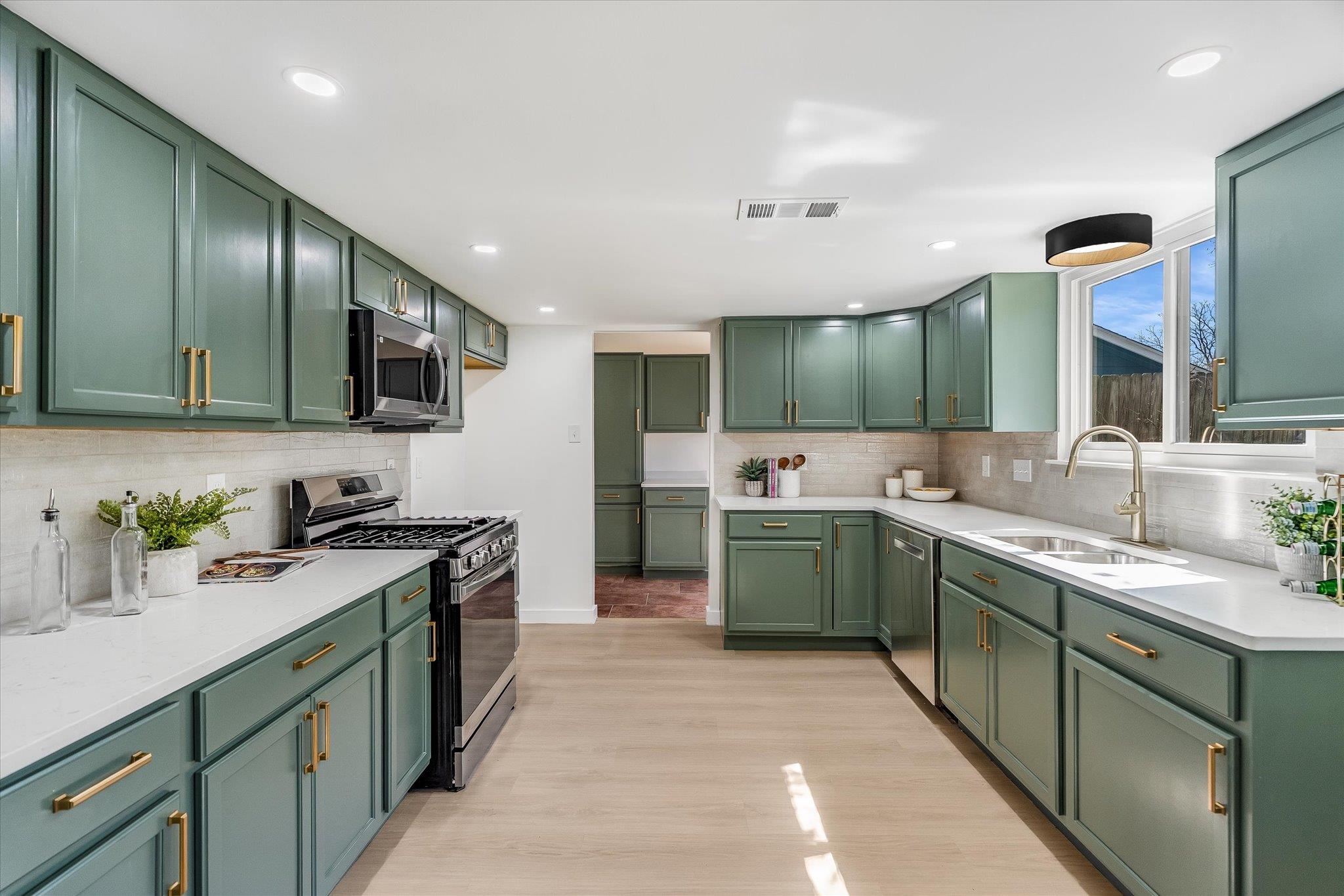 3309 Harpers Ferry LN