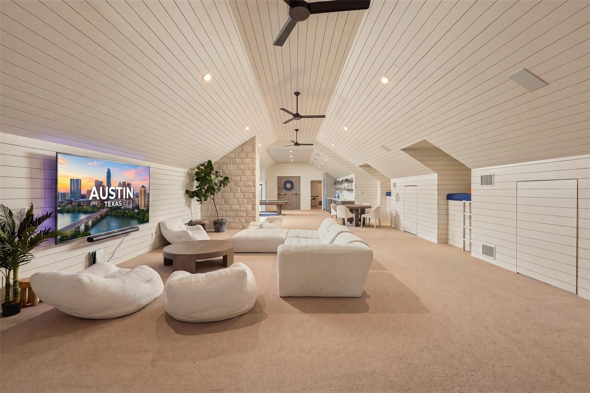24 Cousteau LN