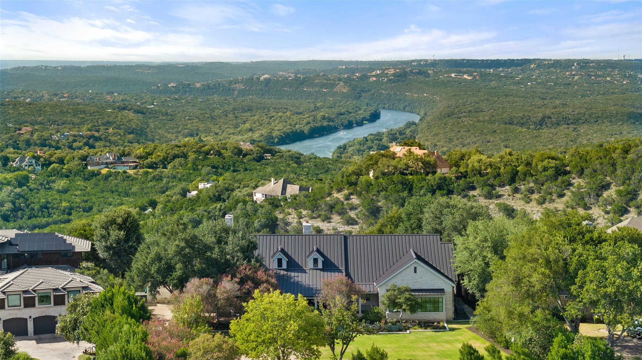 24 Cousteau LN