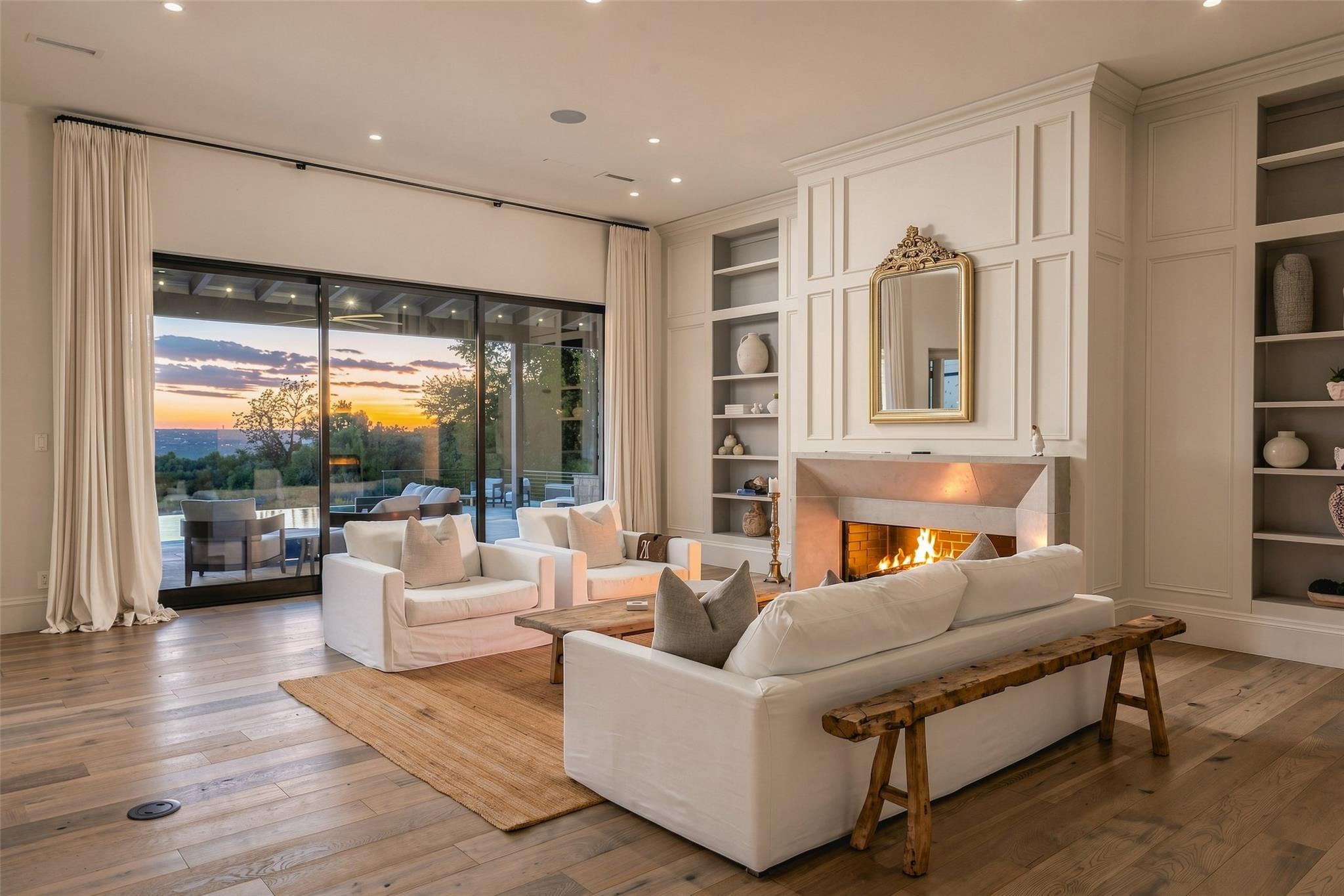 24 Cousteau LN
