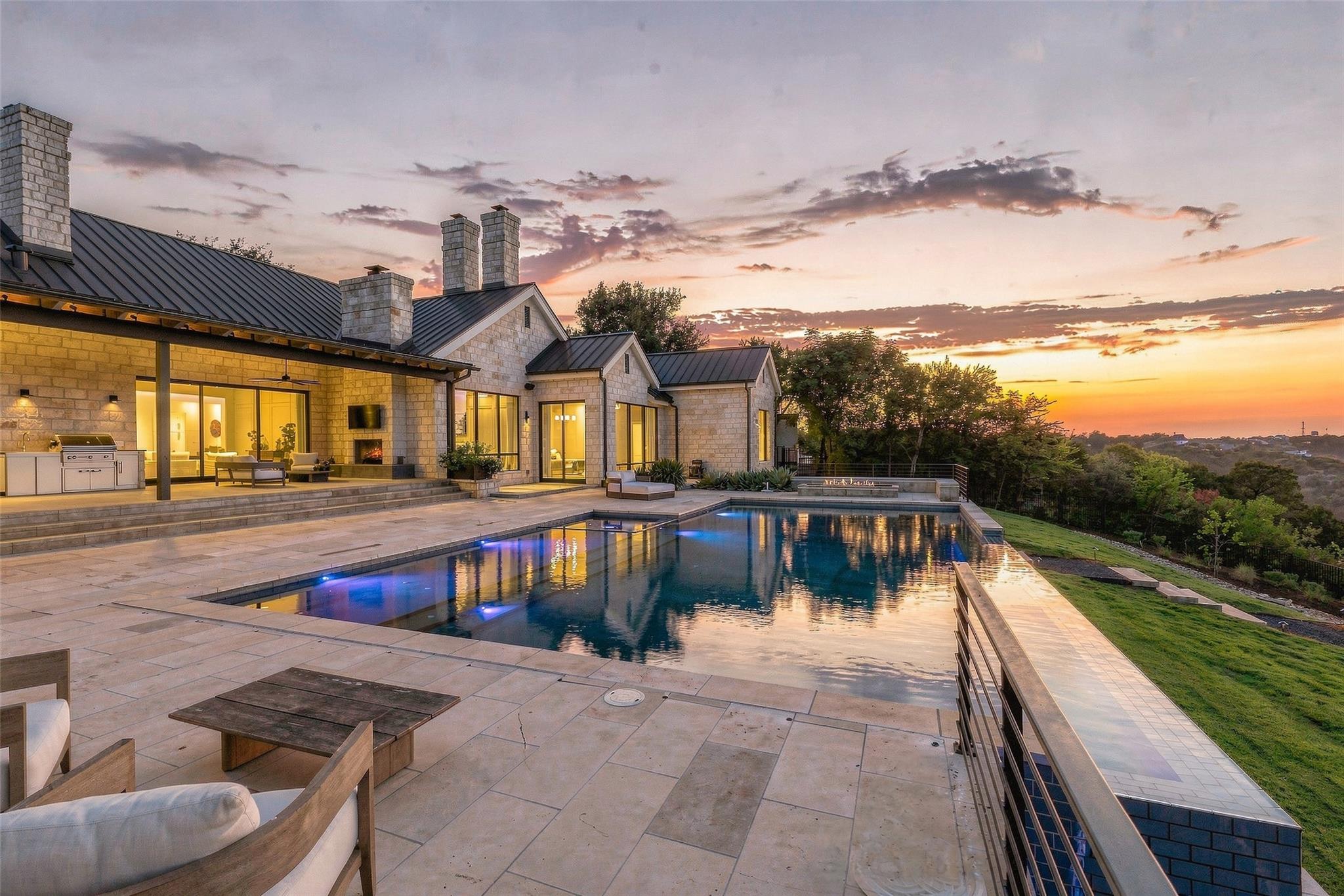 24 Cousteau LN