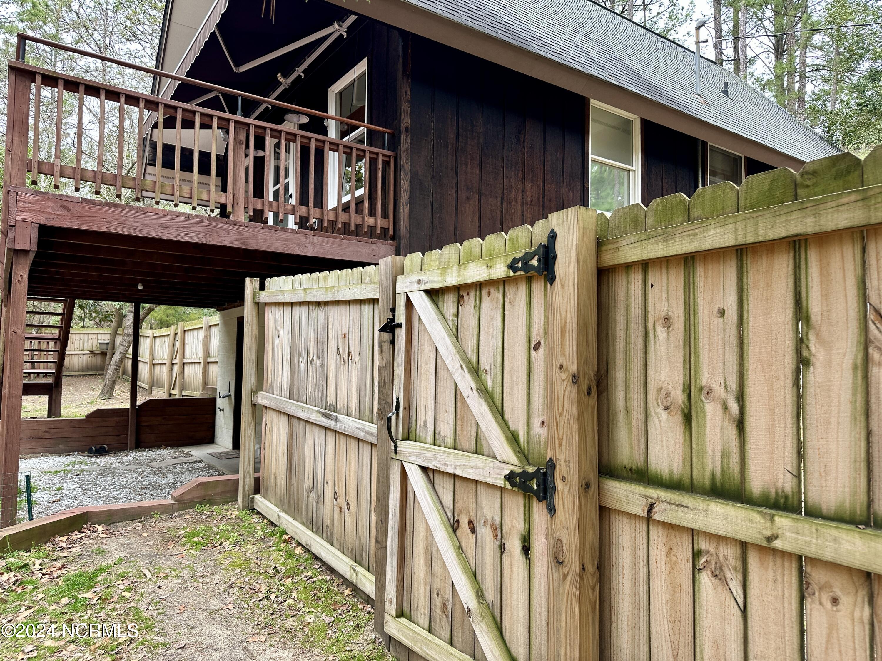 735 E Philadelphia Avenue