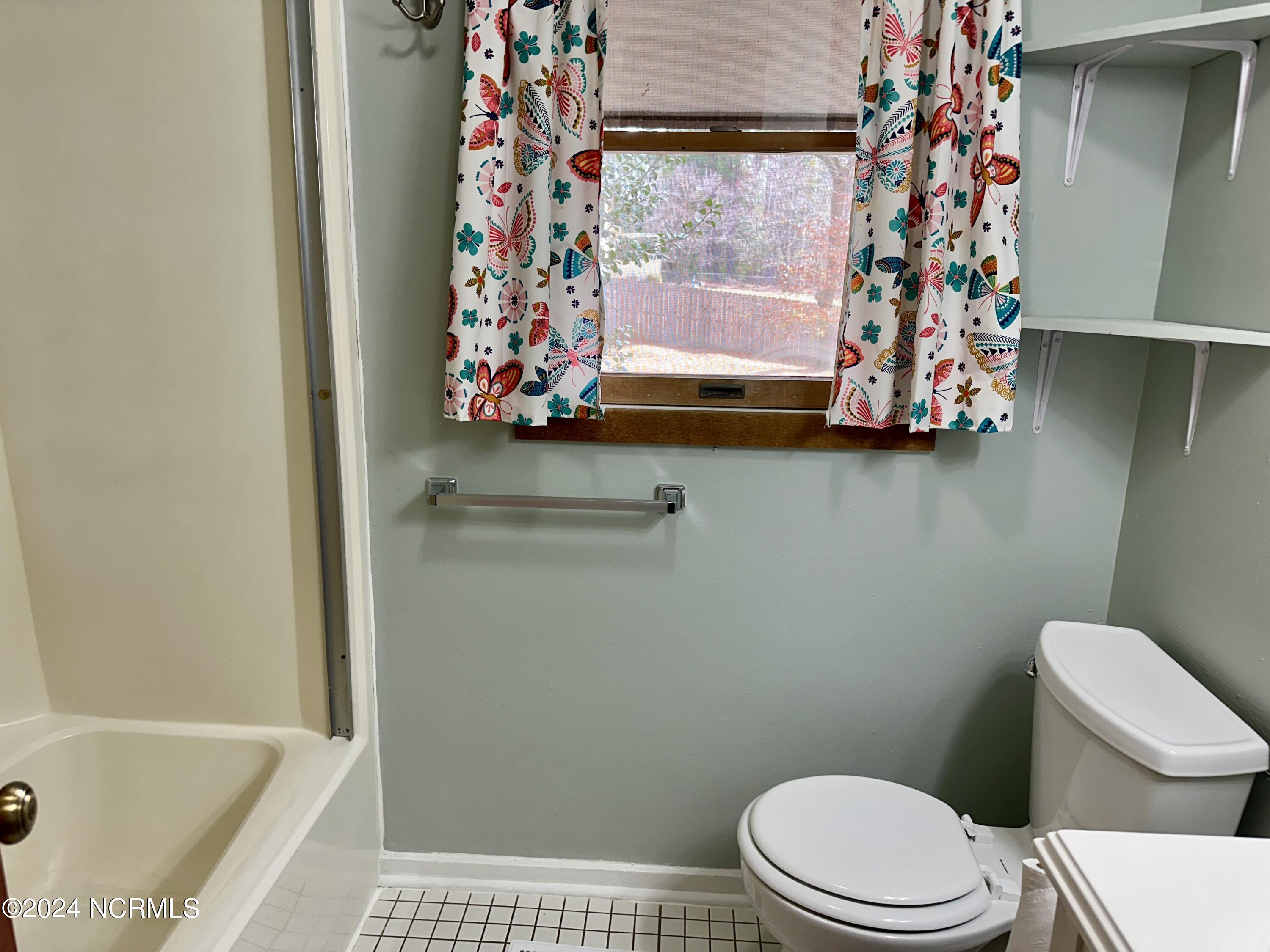 735 E Philadelphia Avenue