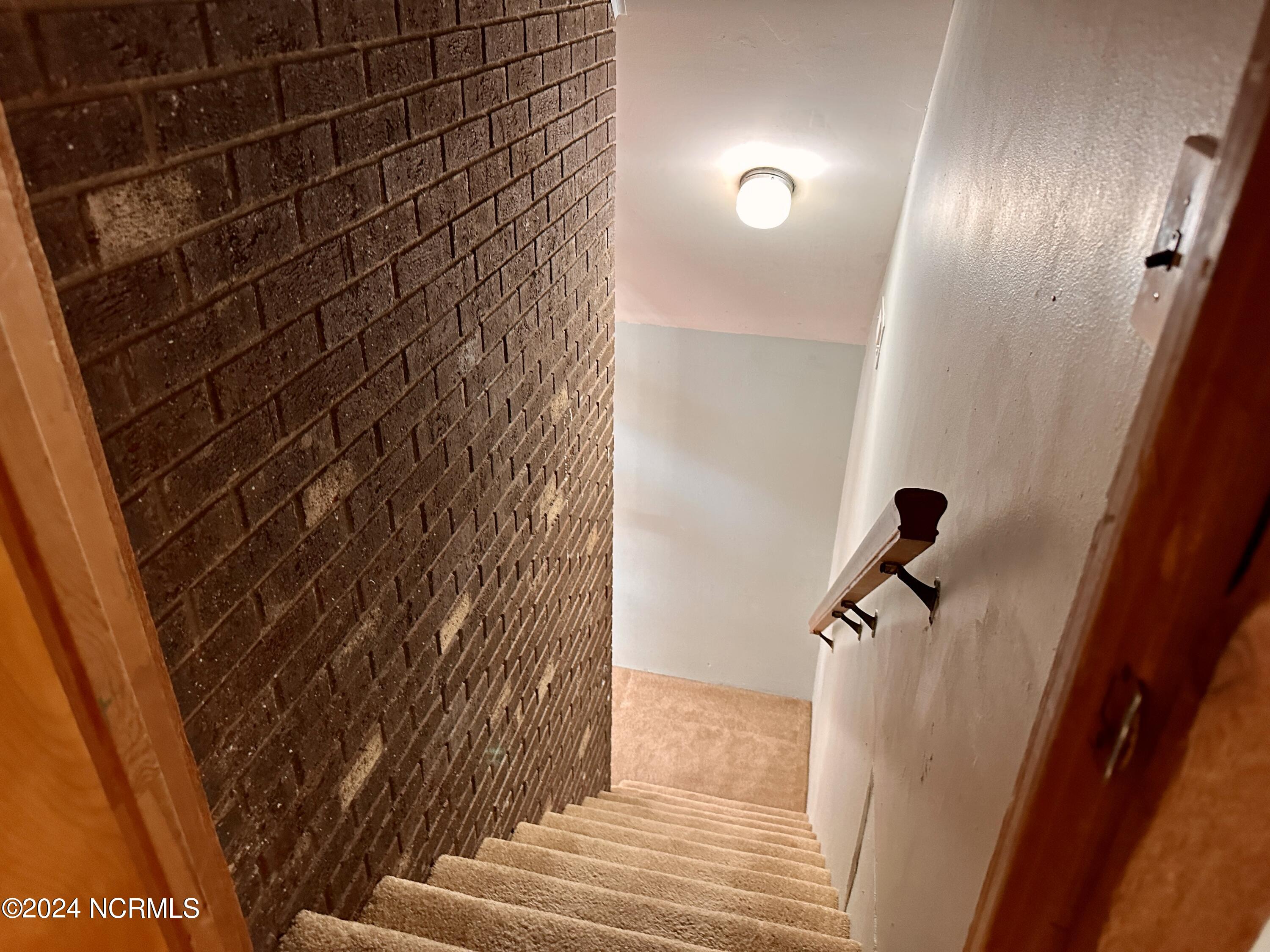 735 E Philadelphia Avenue